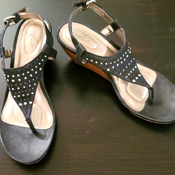 3 for$30 Pretty Wedged Sandals. - Picture 1 of 5